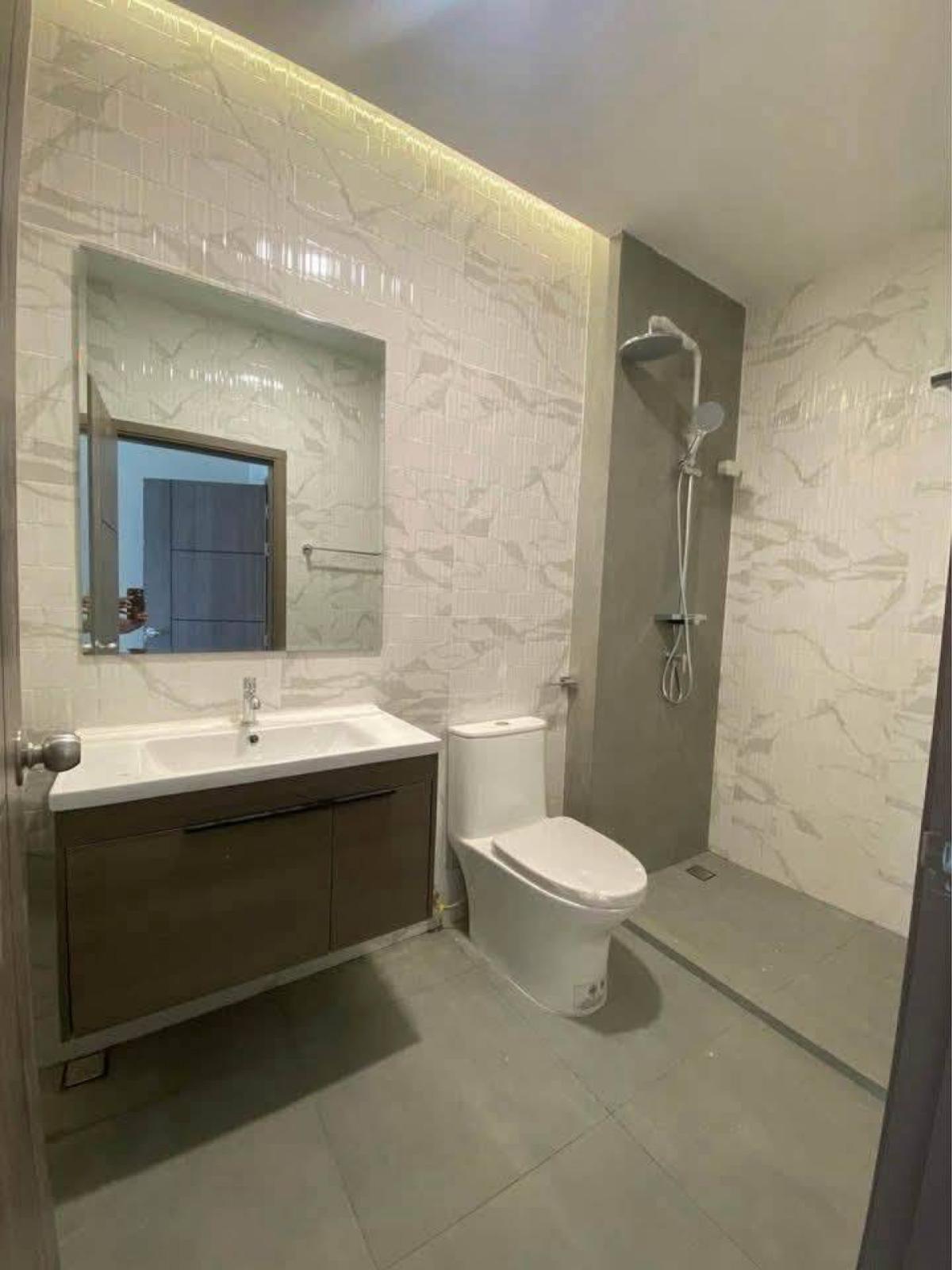 ขายอาคารพาณิชย์รัชดา ห้วยขวาง : ขายอาคารพาณิชย์ 4.5 ชั้น  250 ตารางเมตร ซอยประชาสงเคราะห์ 33 รัชดาภิเษก เขต ดินแดง กรุงเทพ CX-140318