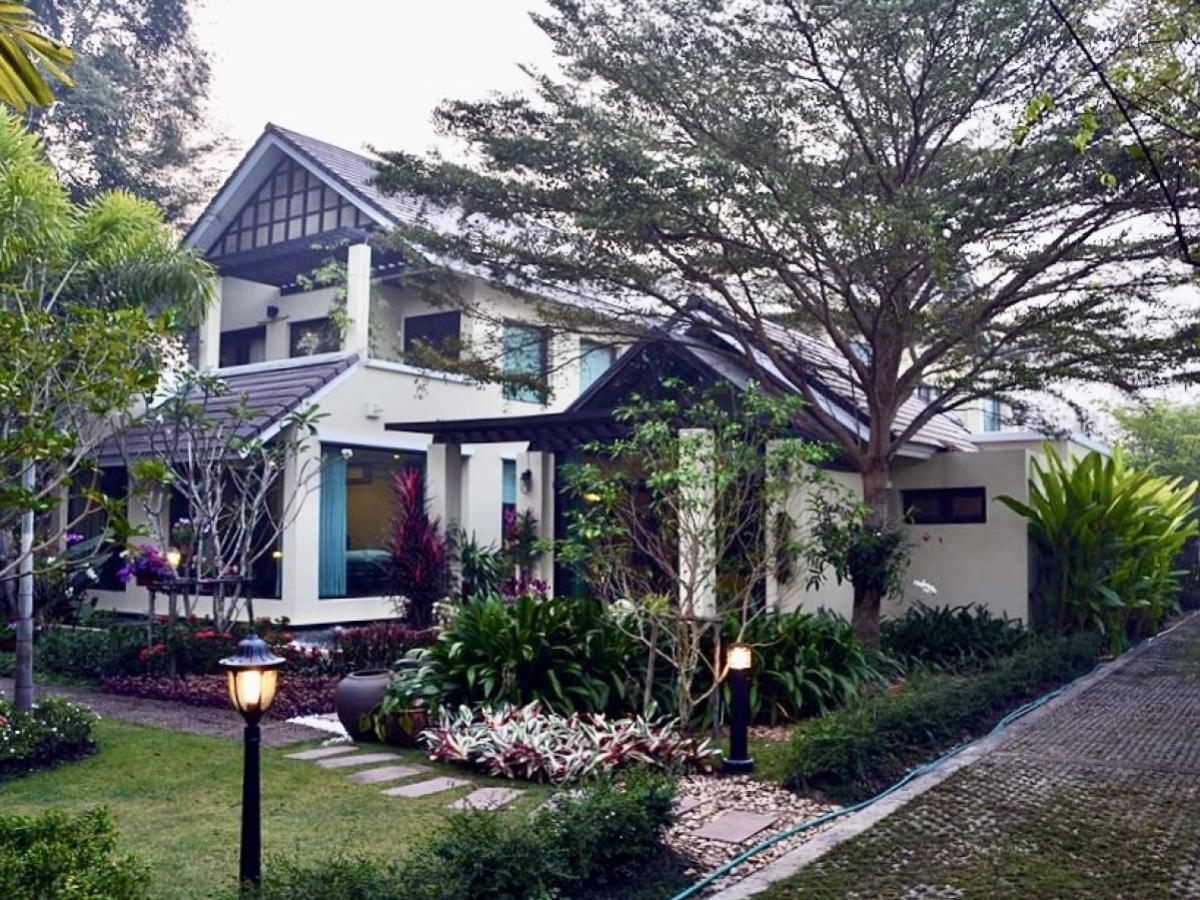 For SaleHousePathum Thani,Rangsit, Thammasat : For Sale House , World Club Land , nice view , wide frontage , Khlong Sam , khlong Luang , Pathum Thani , CX-140114