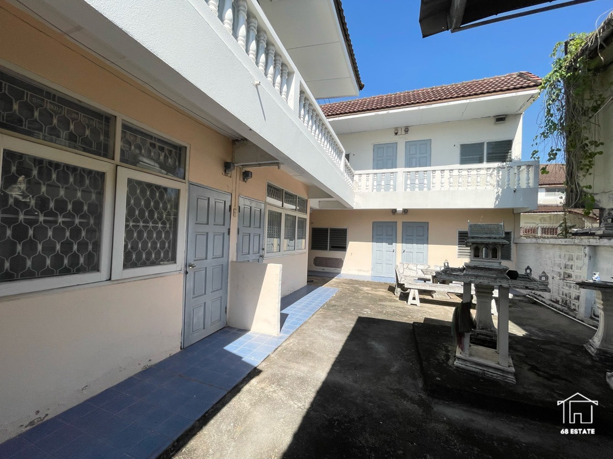 For SaleKaset Nawamin,Ladplakao : For sale **House with rental business (13 rooms) ** Nawamin 95 ** Suitable for living. and do business with rental rooms ** or run a small business (SME) with room for workers