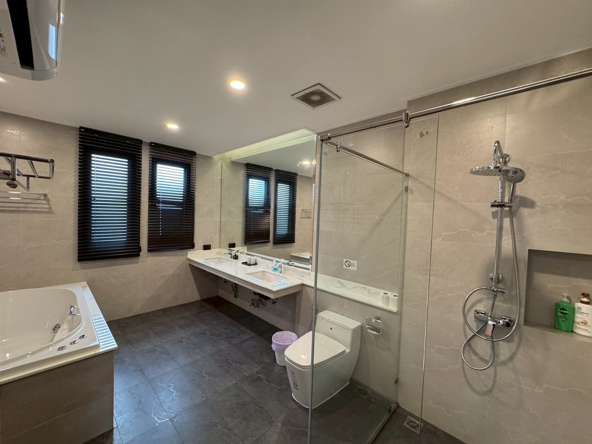 For RentHouseSukhumvit, Asoke, Thonglor : Luxury newly built house with 1,000 sq.m. of usable area, featuring a private swimming pool ** NO CO-AGENT ** 