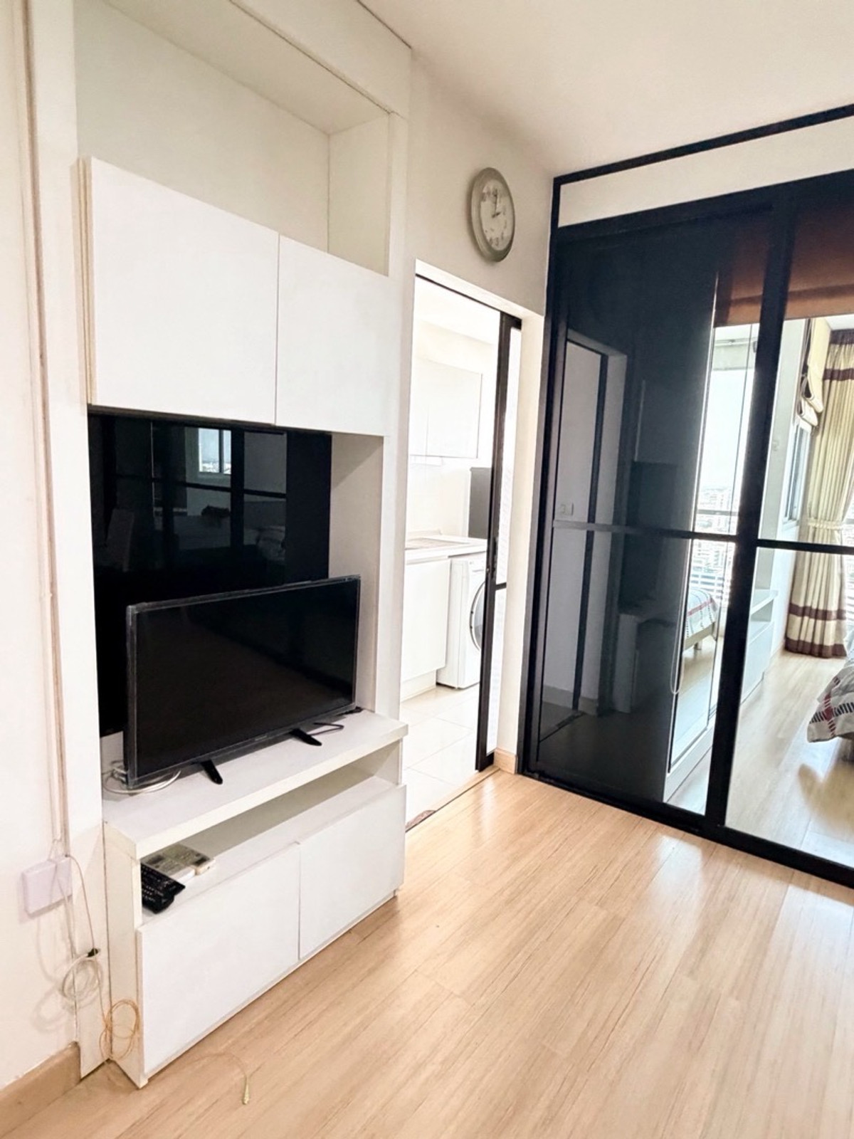 For RentCondoLadprao, Central Ladprao : For rent, 2 bedrooms, 67 sq m, north side, price 28,000 baht, if interested, make an appointment to view 0808144488