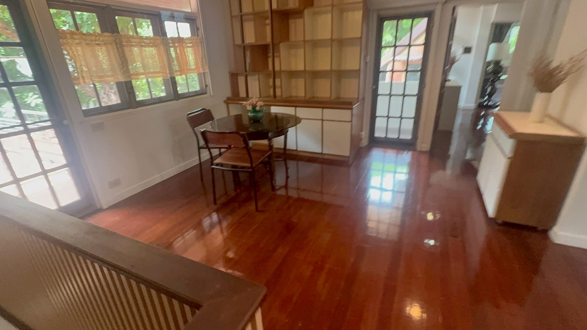 For RentHousePattanakan, Srinakarin : Large detached house, lots of space, quiet, private, next to the expressway, near Thonglor.