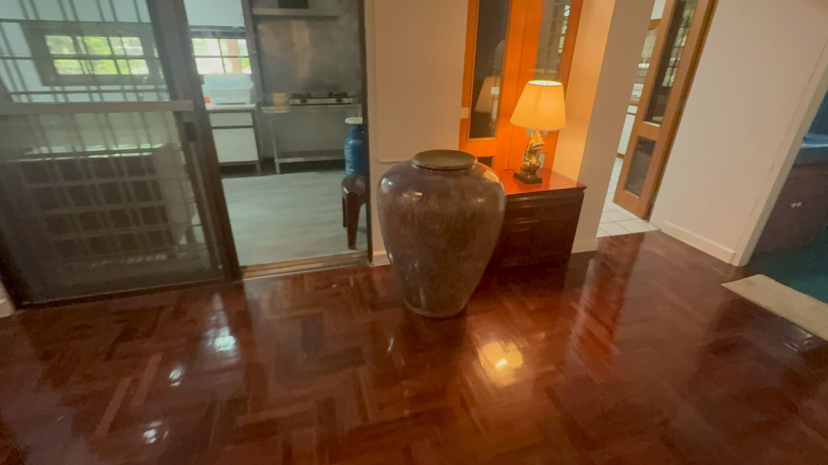 For RentHousePattanakan, Srinakarin : Large detached house, lots of space, quiet, private, next to the expressway, near Thonglor.