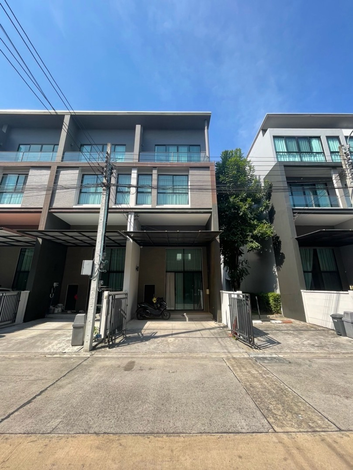 ขายทาวน์โฮมเกษตรศาสตร์ รัชโยธิน : ขาย บ้านกลางเมืองวิภาวดี  หลังมุม ใกล้ส่วนกลาง ต้นโครงการซอยวิภาวดี 64 เเจ้งวัฒนะซอย 1 ใกล้ bts ราชภัฎพระนคร ม เกษตร ม ศรีปทุม เเละรถไฟฟ้า