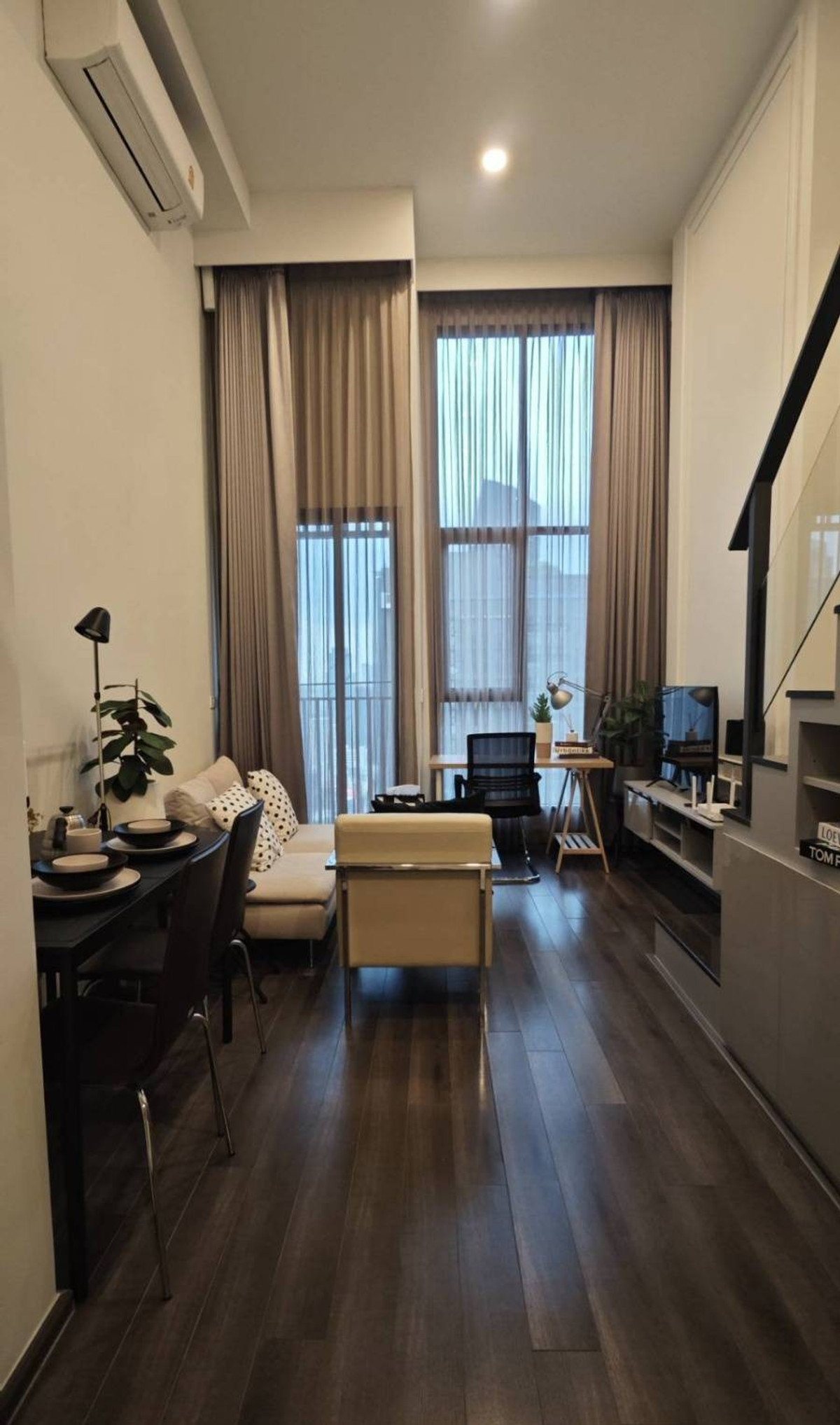 For SaleCondoRama9, Petchburi, RCA : Urgent sale, below appraisal, 1 bedroom, 1 bathroom, Duplex, 27th floor (top), 33.43 sq m, fully furnished.