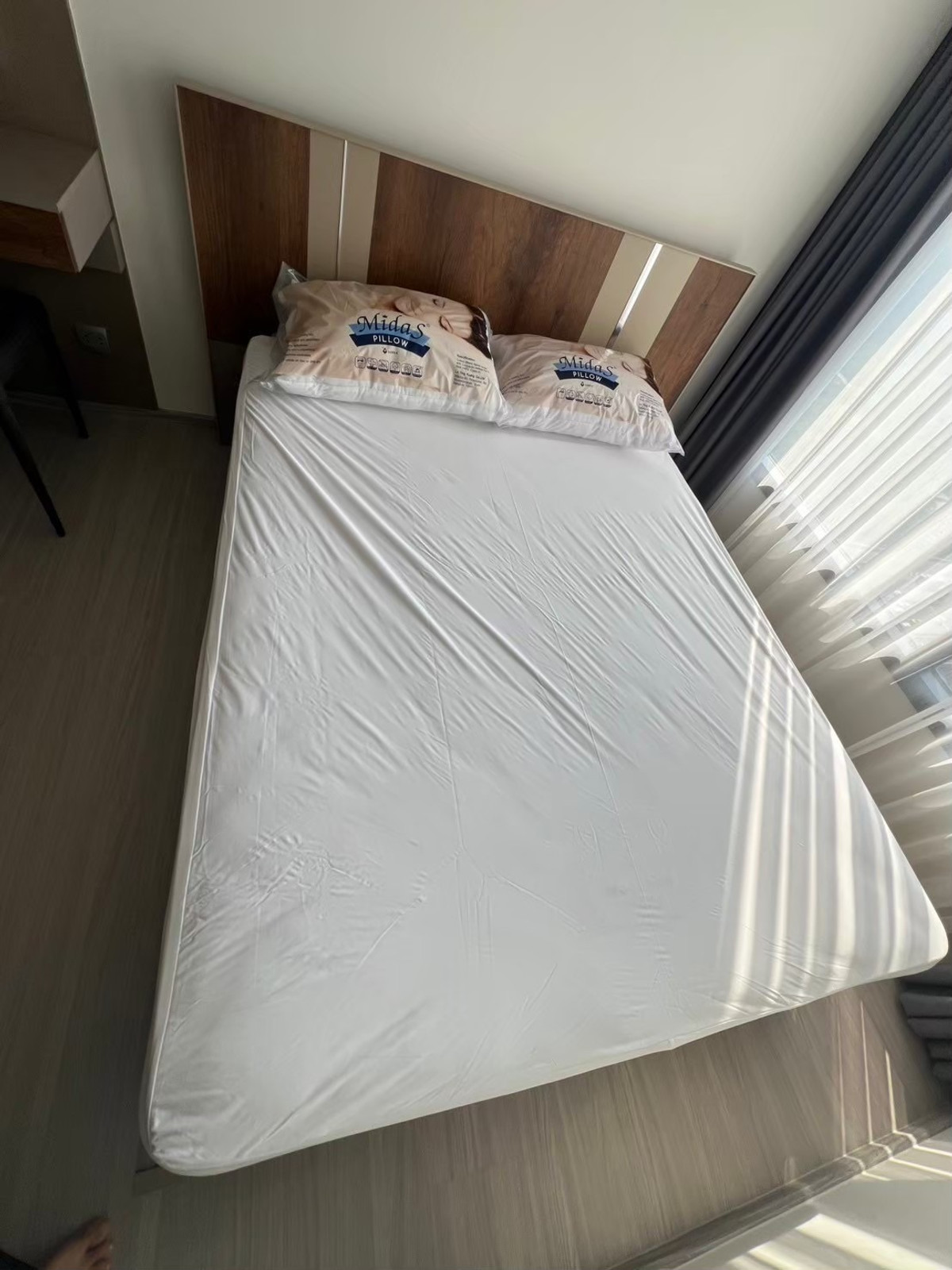 For RentCondoRama9, Petchburi, RCA : A7011268 Condo for rent Life Asoke Hype (Life Asoke Hype) size 35 sq m, 32nd floor.