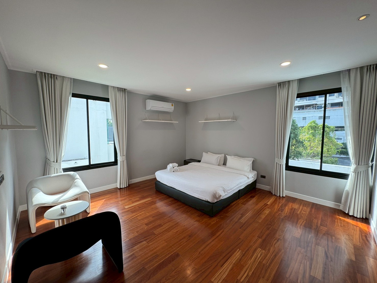 For RentHouseSukhumvit, Asoke, Thonglor : Luxury newly built house with 1,000 sq.m. of usable area, featuring a private swimming pool ** NO CO-AGENT ** 