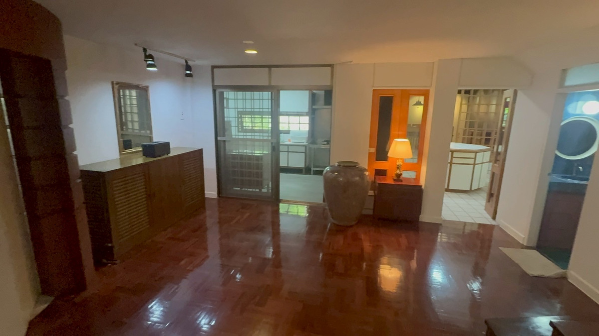 For RentHousePattanakan, Srinakarin : Large detached house, lots of space, quiet, private, next to the expressway, near Thonglor.