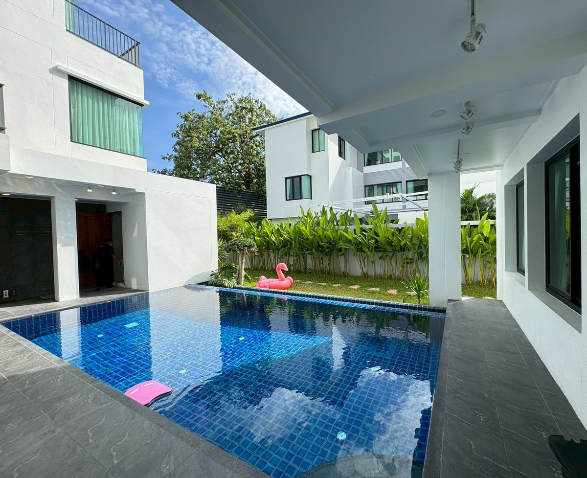 For RentHouseSukhumvit, Asoke, Thonglor : Luxury newly built house with 1,000 sq.m. of usable area, featuring a private swimming pool ** NO CO-AGENT ** 