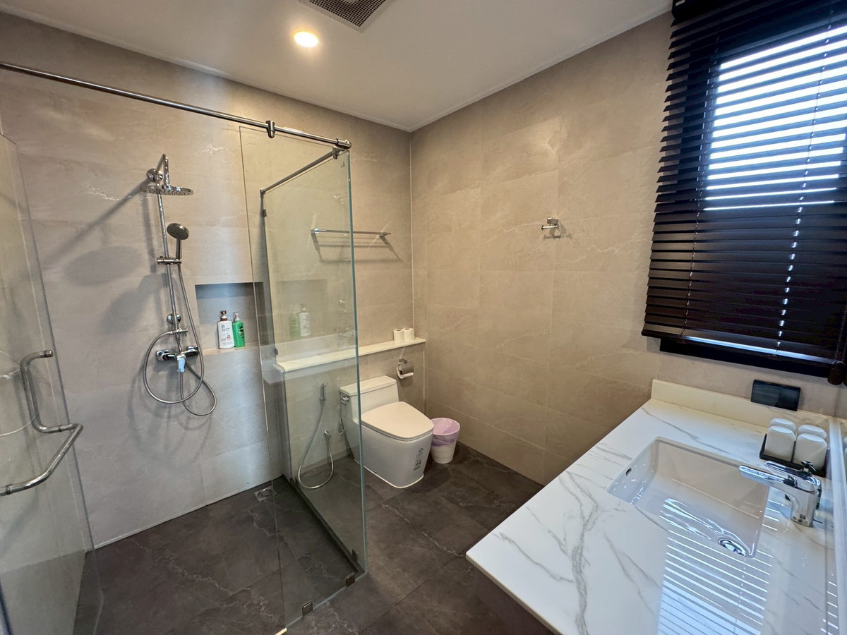 For RentHouseSukhumvit, Asoke, Thonglor : Luxury newly built house with 1,000 sq.m. of usable area, featuring a private swimming pool ** NO CO-AGENT ** 