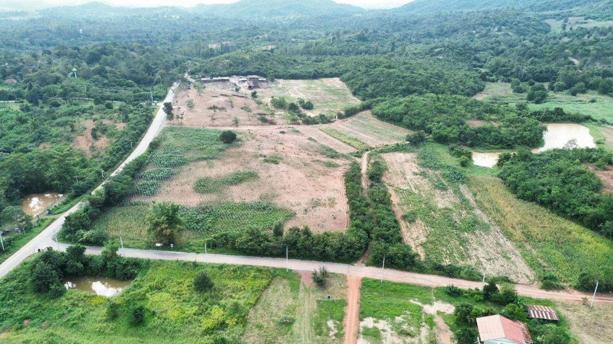 For SaleLandPak Chong KhaoYai : 🔥Khao Yai, land on the hill, Presale starting at 7,900.-/square wa. ‼️ 0% installment for 10 months🌤️Paved road-water-electricity ready 💡Red Garuda title deed 360° Unblocked View