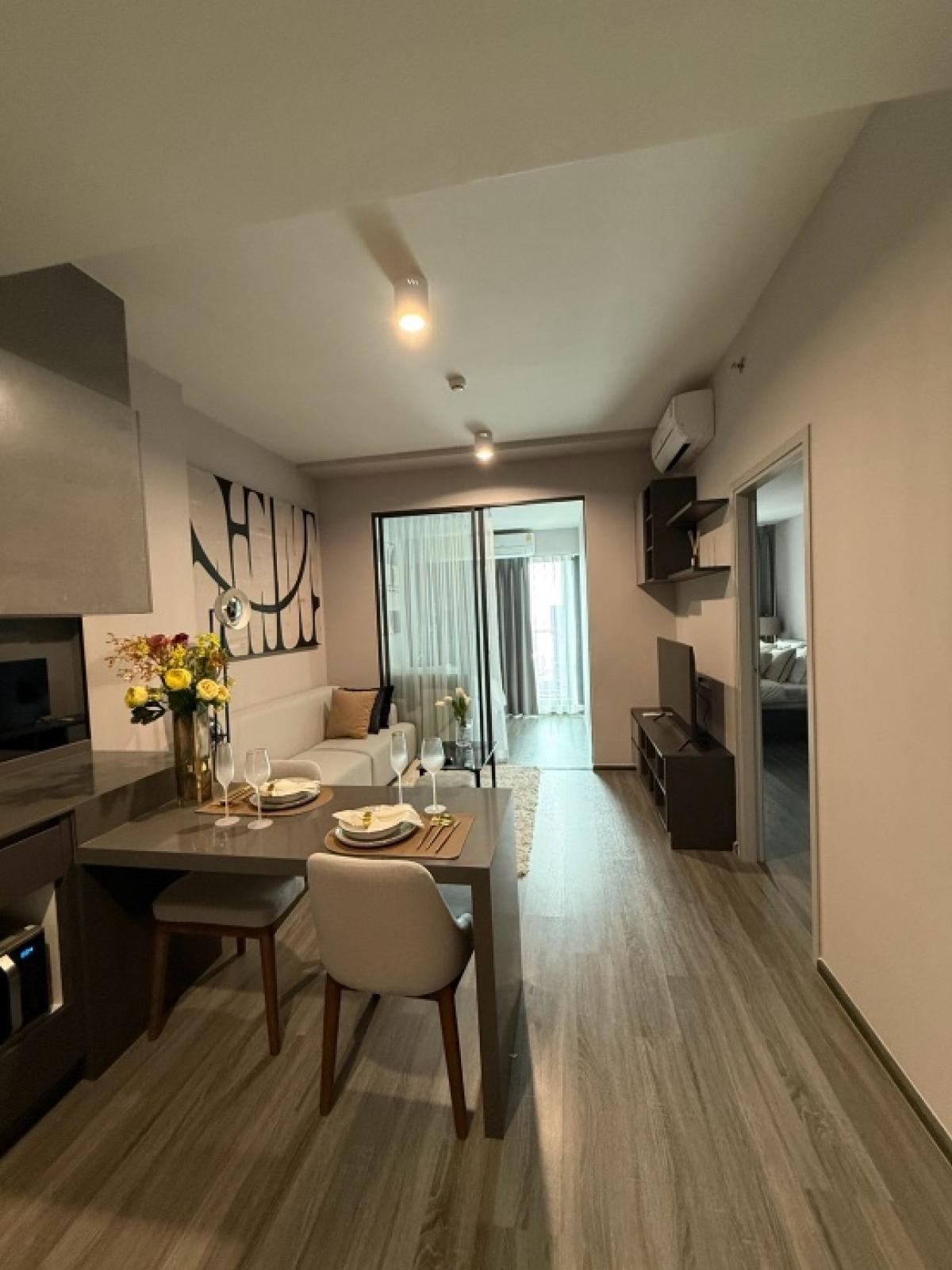 ให้เช่าคอนโดสยาม จุฬา สามย่าน : ✨ ให้เช่าคอนโด ideo chula samyan ห้องสวย พร้อมเข้าอยู่ทันที2 ห้องนอน 1 ห้องน้ำ ขนาด 45 ตร.ม.🛋️ เฟอร์นิเจอร์ครบ ⚡ เครื่องใช้ไฟฟ้าครบ