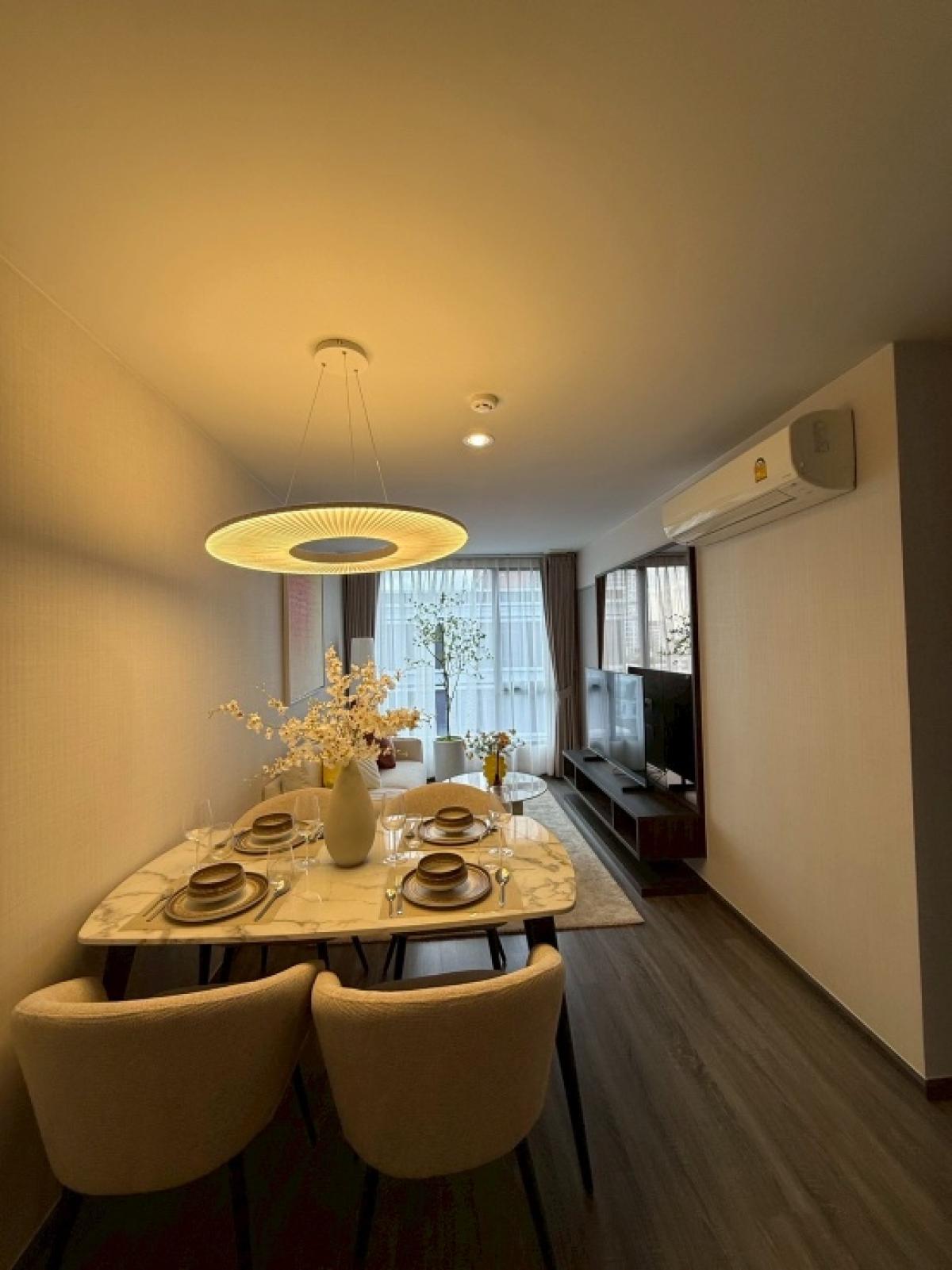 For SaleCondoSukhumvit, Asoke, Thonglor : Urgent sale!!! Two bedrooms, two bathrooms, size 52 sq m, special price, project closed 6mb!! Condo Ideo Mobi Sukhumvit 40 near BTS Ekkamai.