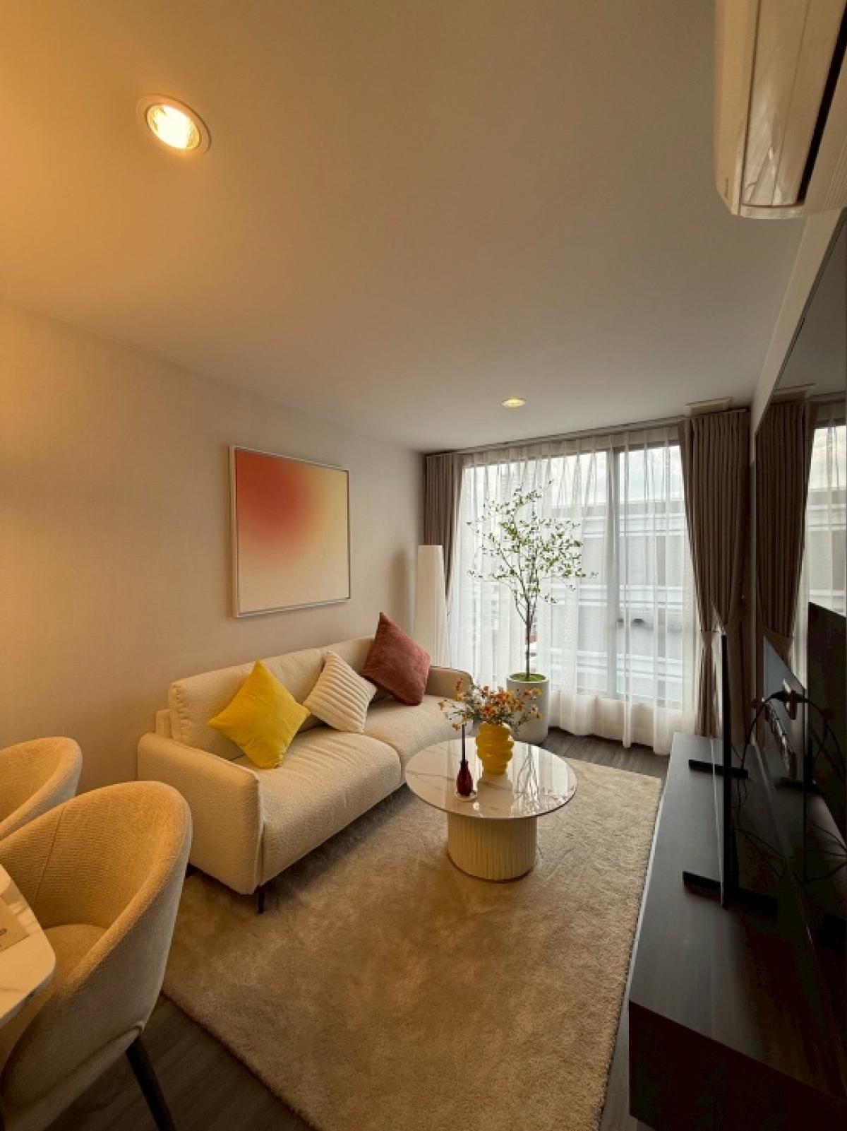 For SaleCondoSukhumvit, Asoke, Thonglor : Urgent sale!!! Two bedrooms, two bathrooms, size 52 sq m, special price, project closed 6mb!! Condo Ideo Mobi Sukhumvit 40 near BTS Ekkamai.