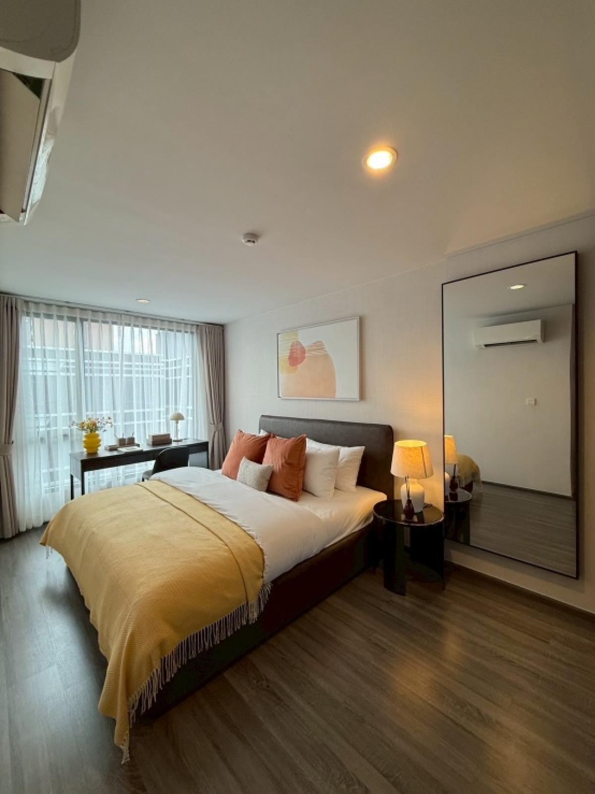 For SaleCondoSukhumvit, Asoke, Thonglor : Urgent sale!!! Two bedrooms, two bathrooms, size 52 sq m, special price, project closed 6mb!! Condo Ideo Mobi Sukhumvit 40 near BTS Ekkamai.