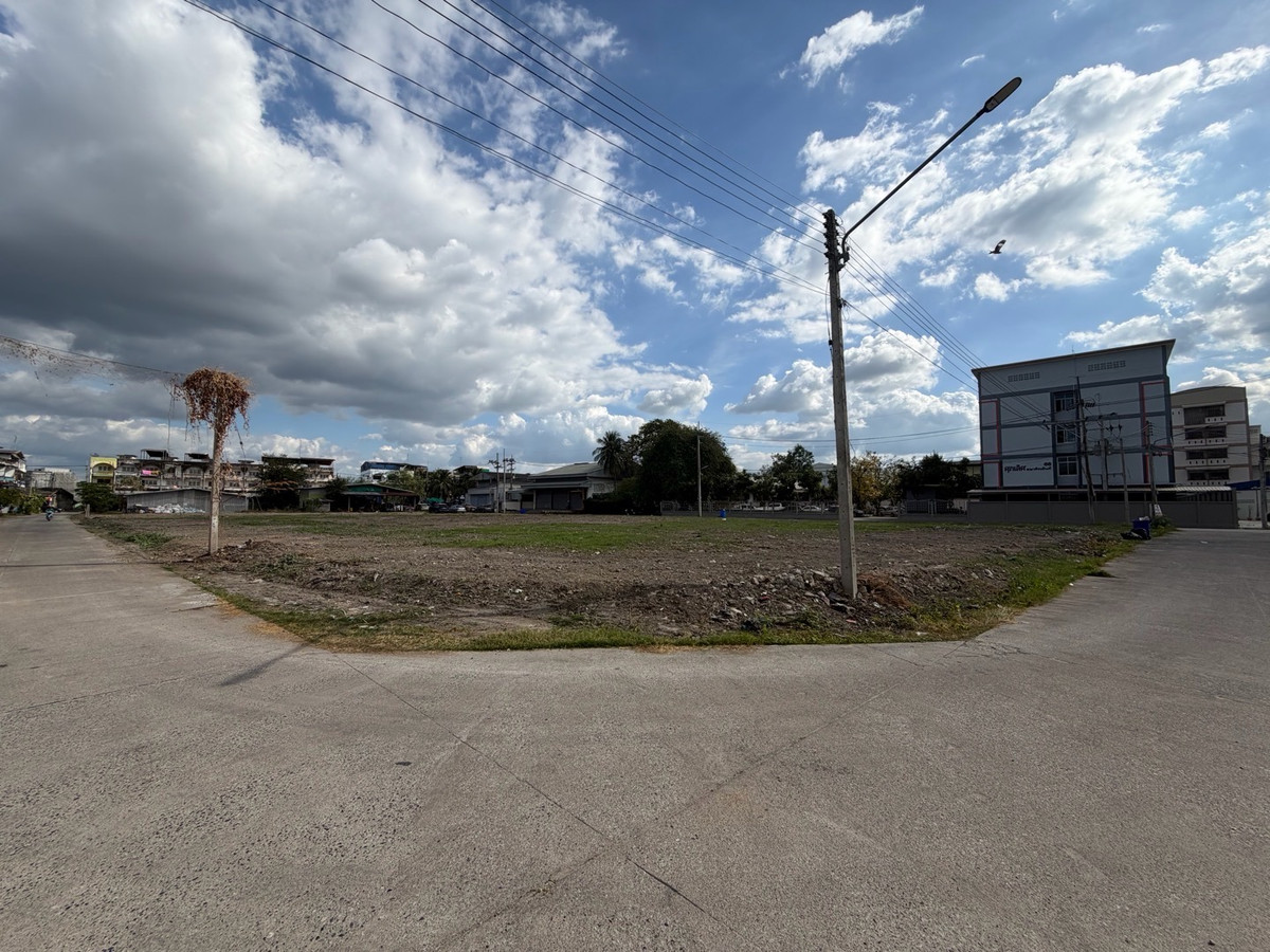 For RentLandPattaya, Bangsaen, Chonburi : Long-term land for rent, Ban Bueng District, Chonburi Province, 2 rai 3 ngan, good location in the city, already filled.