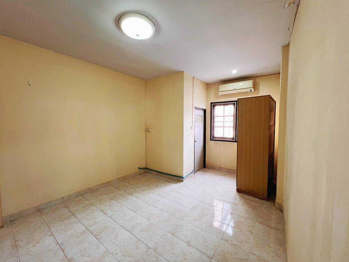 ขายทาวน์โฮมแจ้งวัฒนะ เมืองทอง : ขายทาวน์เฮ้าส์ 2 ชั้น ราคาดี ทำเลเยี่ยม เดินทางสะดวก ใกล้เทศบาลปากเกร็ด ซ.ขจรเนติยุทธ7 แจ้งวัฒนะ ปากเกร็ด5 นนทบุรี