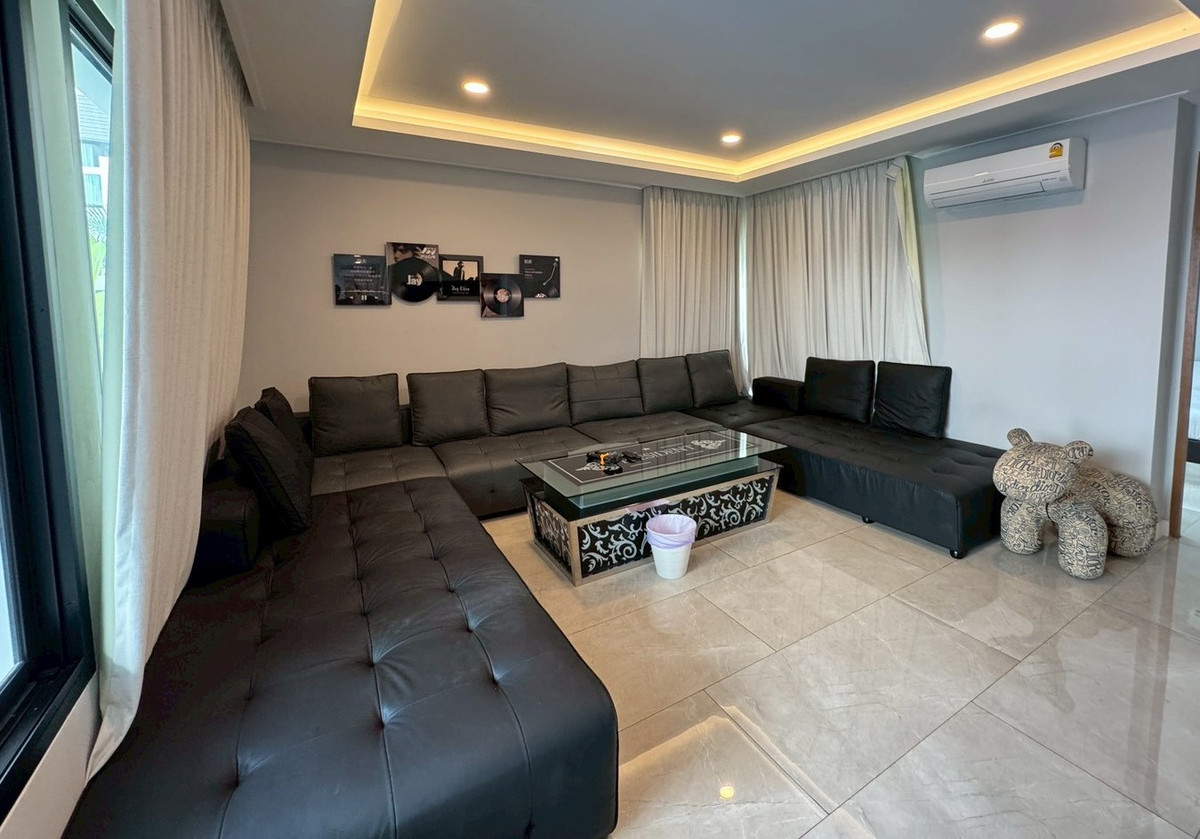 For RentHouseSukhumvit, Asoke, Thonglor : Luxury newly built house with 1,000 sq.m. of usable area, featuring a private swimming pool ** NO CO-AGENT ** 