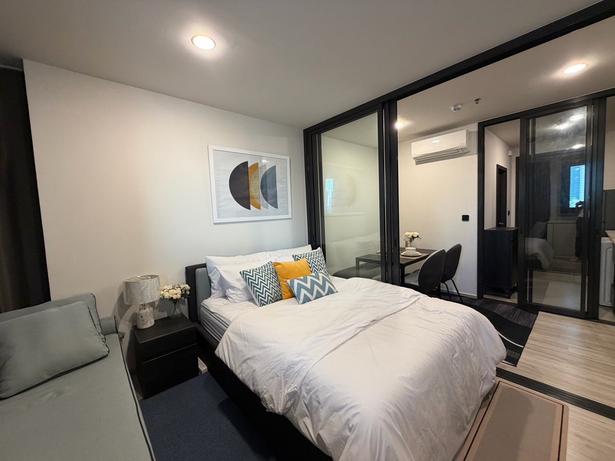 For SaleCondoRatchadapisek, Huaikwang, Suttisan : XT Huaikhwang, good price unit, beautiful room with furniture, near MRT Huai Khwang.