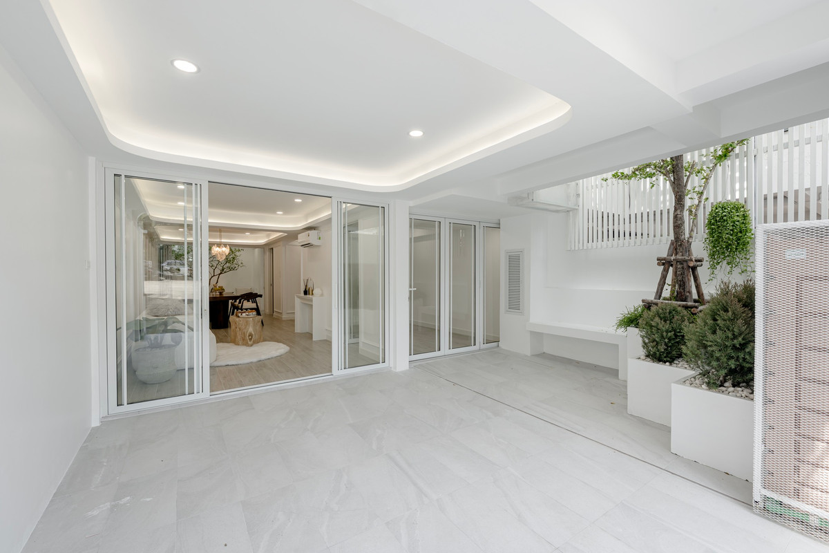 For SaleTownhomeSukhumvit, Asoke, Thonglor : K-6677 for sale, luxury townhome, newly decorated, near Thonglor, Artiar Pridi-Ekkamai, 3-story townhome, Pridi 42