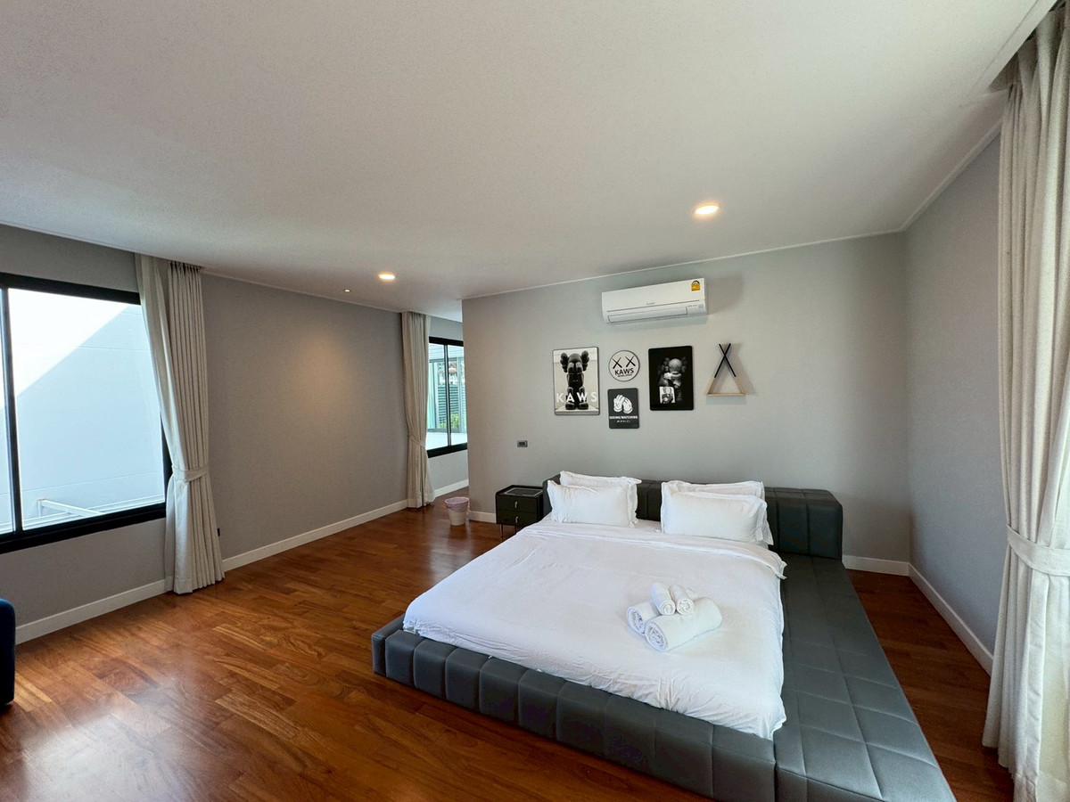 For RentHouseSukhumvit, Asoke, Thonglor : Luxury newly built house with 1,000 sq.m. of usable area, featuring a private swimming pool ** NO CO-AGENT ** 