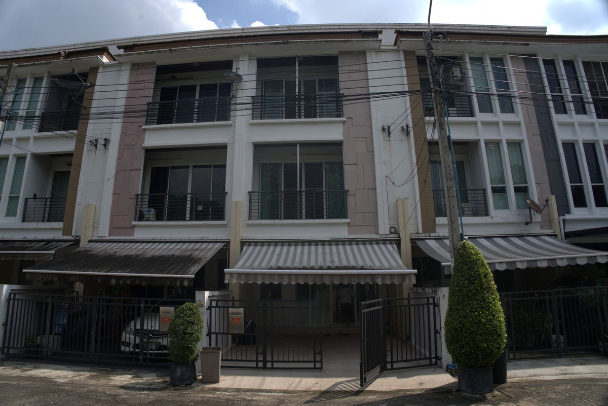 ให้เช่าทาวน์โฮมพัฒนาการ ศรีนครินทร์ : ⚡ ให้เช่า ทาวน์โฮม 3 ชั้น Baan Klang Muang S-Sense Srinakarin ใกล้ BTS ขนาด 22 ตร.ว. ⚡