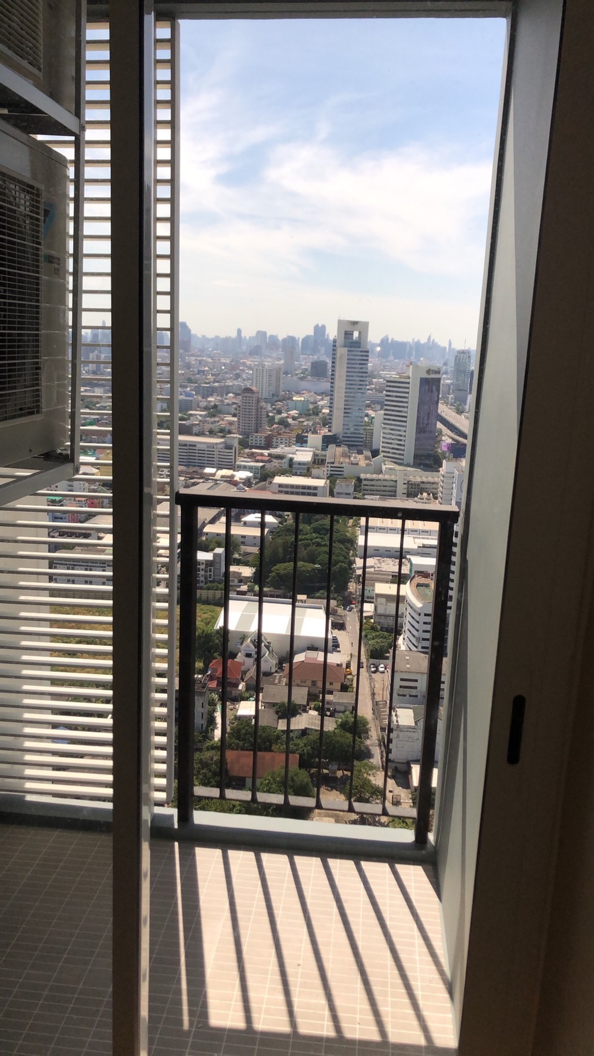 For RentCondoLadprao, Central Ladprao : For Rent ✨ The Saint Residences ✨ Fully furnished with appliances, near BTS Ha Yaek Ladprao.