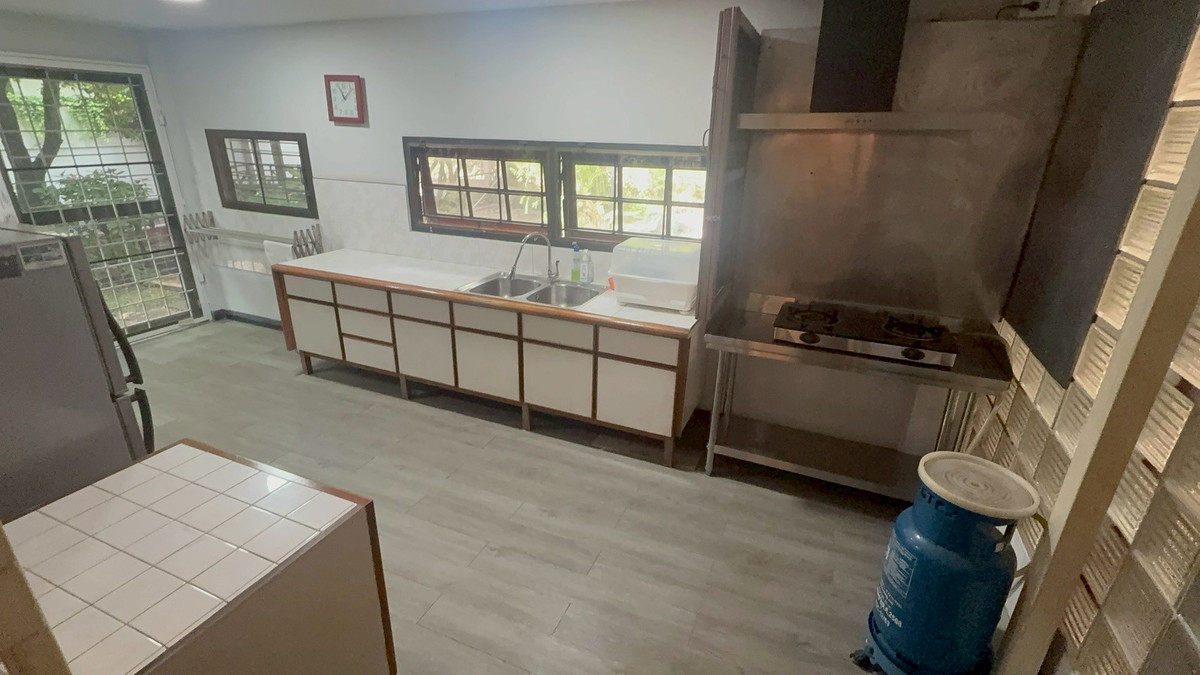 For RentHousePattanakan, Srinakarin : Large detached house, lots of space, quiet, private, next to the expressway, near Thonglor.