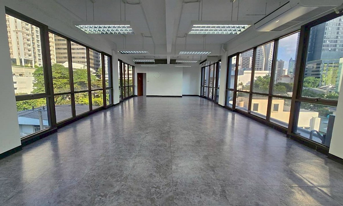 For RentShop HouseSukhumvit, Asoke, Thonglor : 🔥 Well-maintained building with beautiful views, located near BTS & MRT Asoke 🔥  ** NO CO-AGENT **