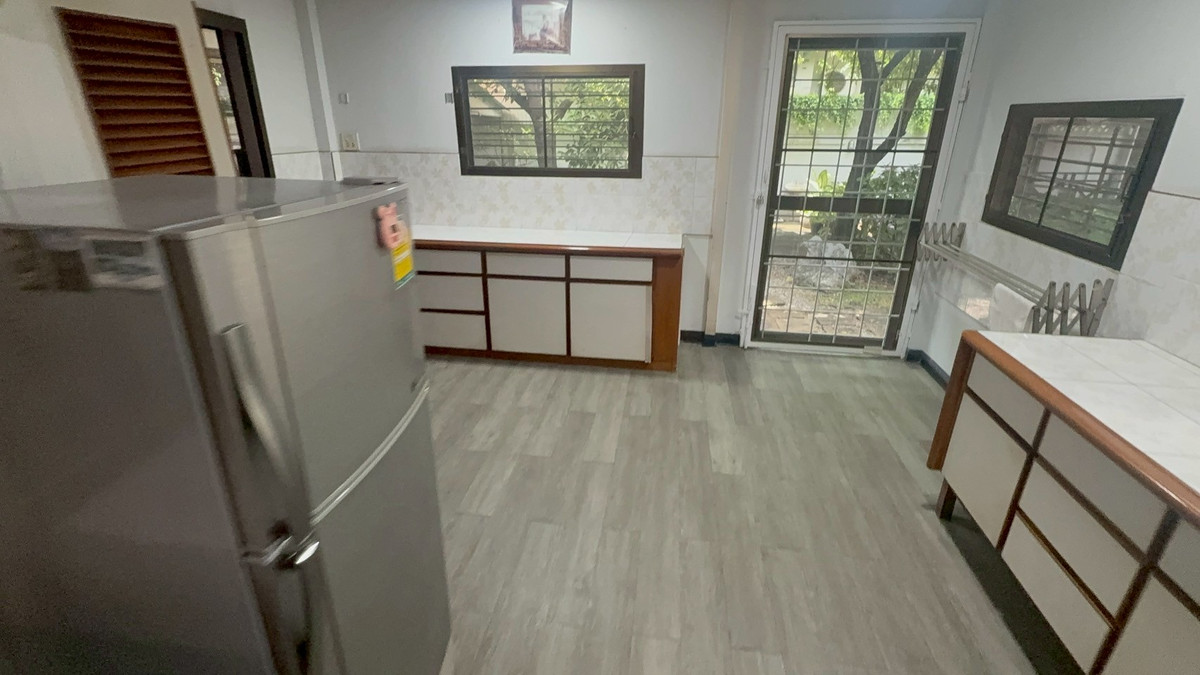 For RentHousePattanakan, Srinakarin : Large detached house, lots of space, quiet, private, next to the expressway, near Thonglor.