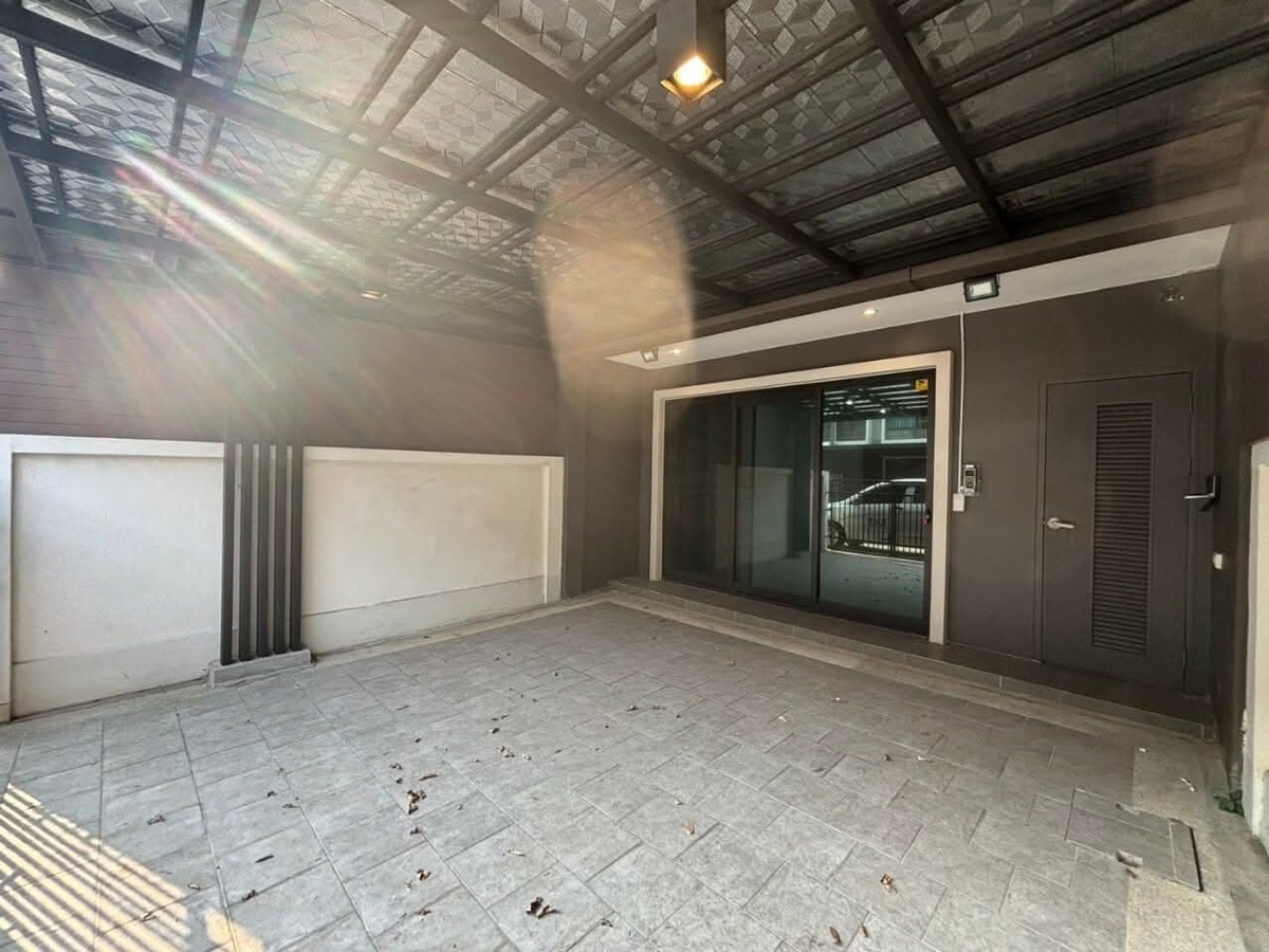 For SaleTownhomeChaengwatana, Muangthong : Urgent sale, corner unit, very good price, 2.99, already extended, free transfer, great value.