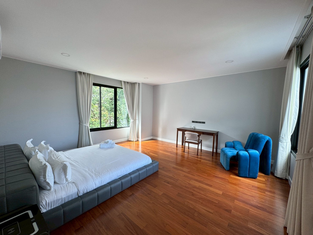 For RentHouseSukhumvit, Asoke, Thonglor : Luxury newly built house with 1,000 sq.m. of usable area, featuring a private swimming pool ** NO CO-AGENT ** 