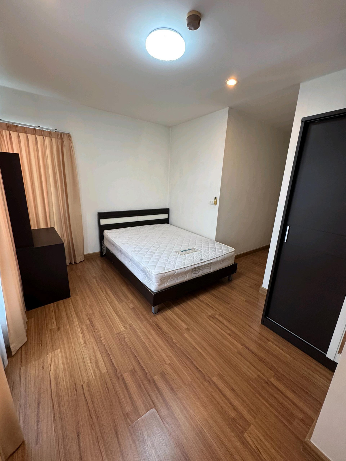 For RentCondoRamkhamhaeng, Hua Mak : 🔥 For rent The Wellington Ramkhamhaeng 40 🔥 📍 near the Yellow Line Srikreetha Station 🚆