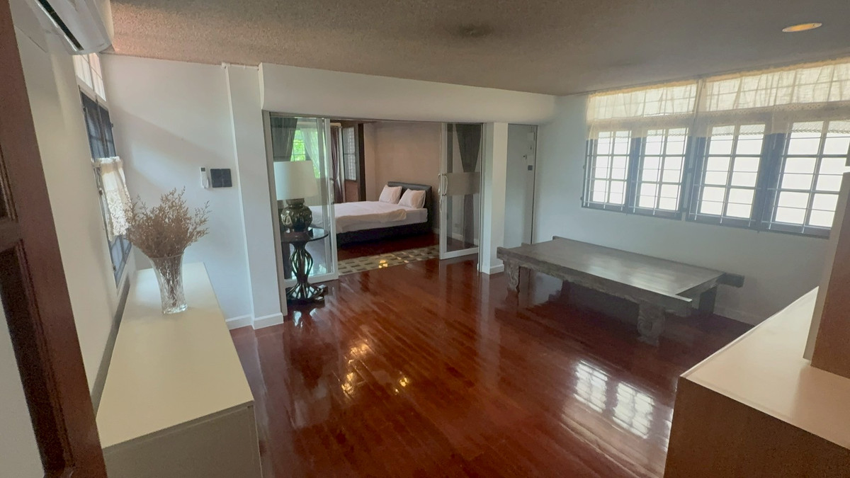 For RentHousePattanakan, Srinakarin : Large detached house, lots of space, quiet, private, next to the expressway, near Thonglor.