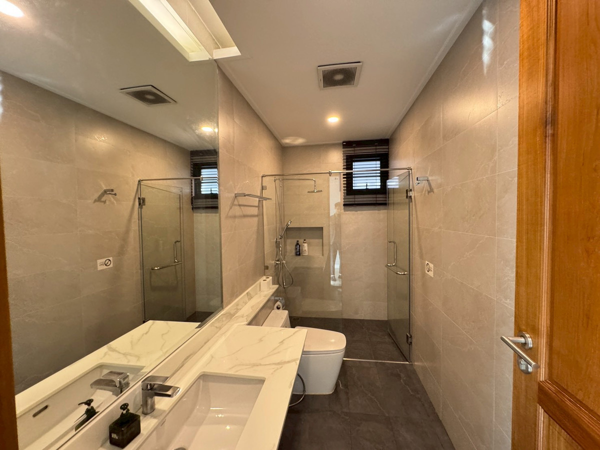 For RentHouseSukhumvit, Asoke, Thonglor : Luxury newly built house with 1,000 sq.m. of usable area, featuring a private swimming pool ** NO CO-AGENT ** 