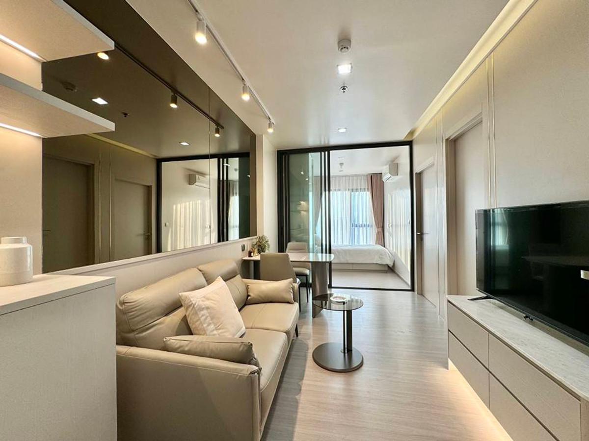 For RentCondoRama9, Petchburi, RCA : Condo for rent in Rama 9 area: Life Asoke - Rama 9: convenient travel, near MRT.