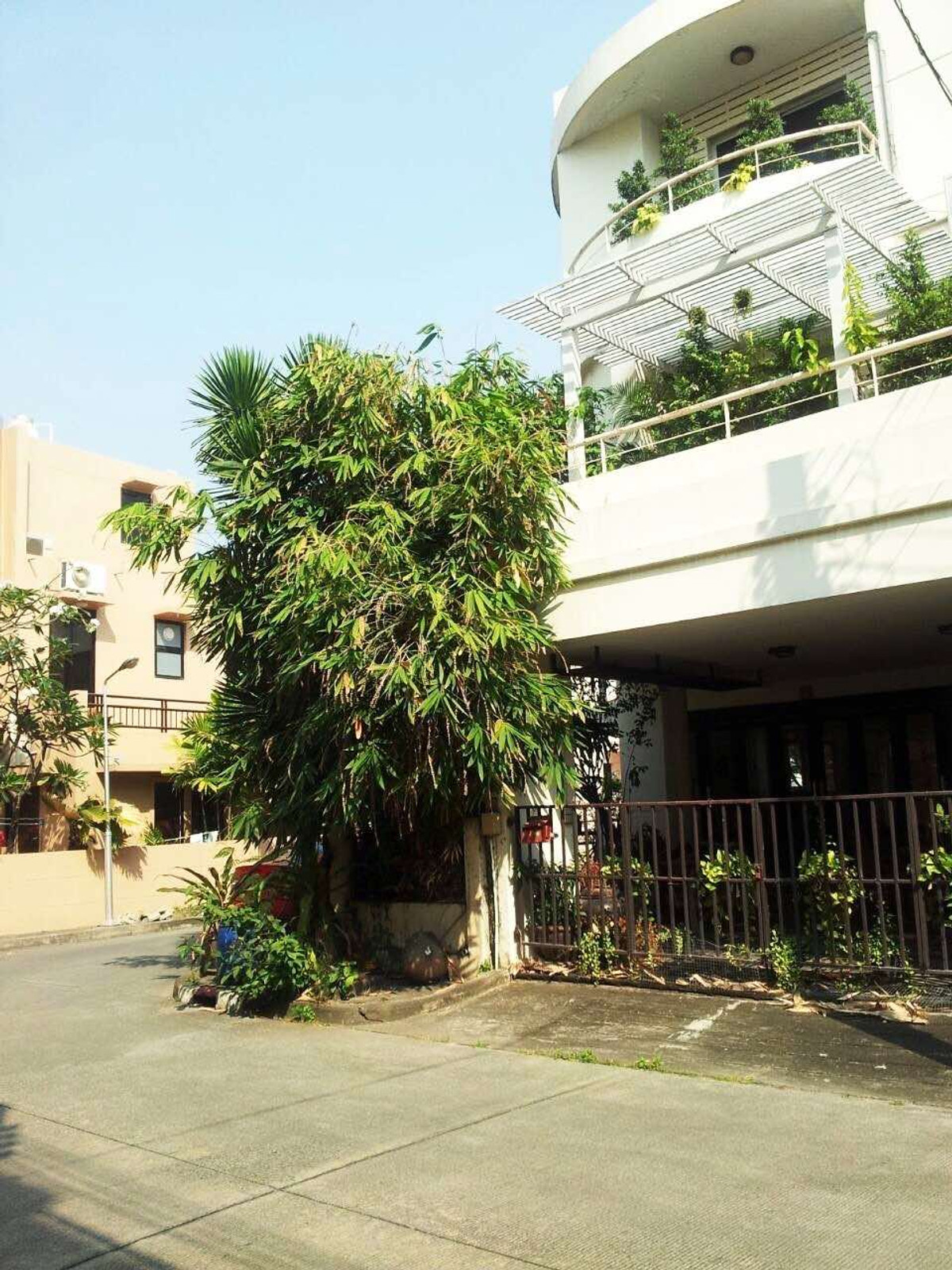 ให้เช่าทาวน์โฮมบางนา แบริ่ง ลาซาล : HR3102ให้เช่าบ้านหลังมุม ตกแต่งหรู Renovate ใหม่ทั้งหลัง ใกล้ MRT ศรีลาซาล (เดินเพียง 9 นาที) | Pet Friendly 