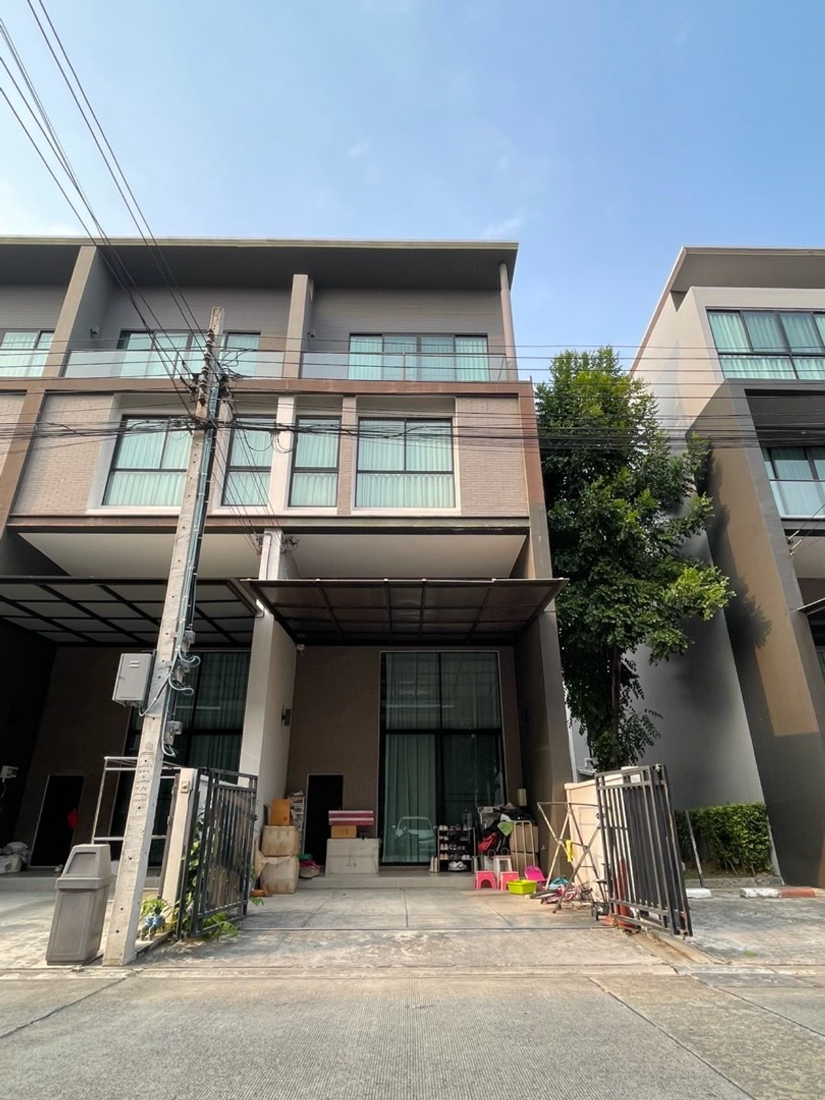 ขายทาวน์โฮมเกษตรศาสตร์ รัชโยธิน : ขาย บ้านกลางเมืองวิภาวดี  หลังมุม ใกล้ส่วนกลาง ต้นโครงการซอยวิภาวดี 64 เเจ้งวัฒนะซอย 1 ใกล้ bts ราชภัฎพระนคร ม เกษตร ม ศรีปทุม เเละรถไฟฟ้า