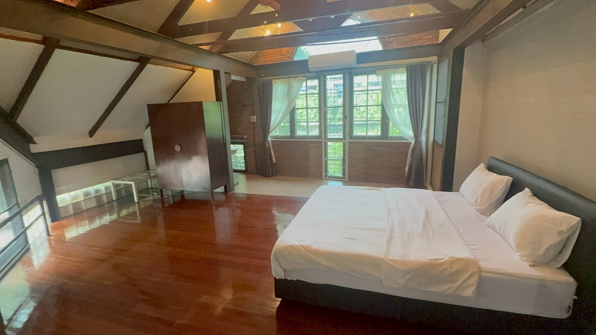 For RentHousePattanakan, Srinakarin : Large detached house, lots of space, quiet, private, next to the expressway, near Thonglor.