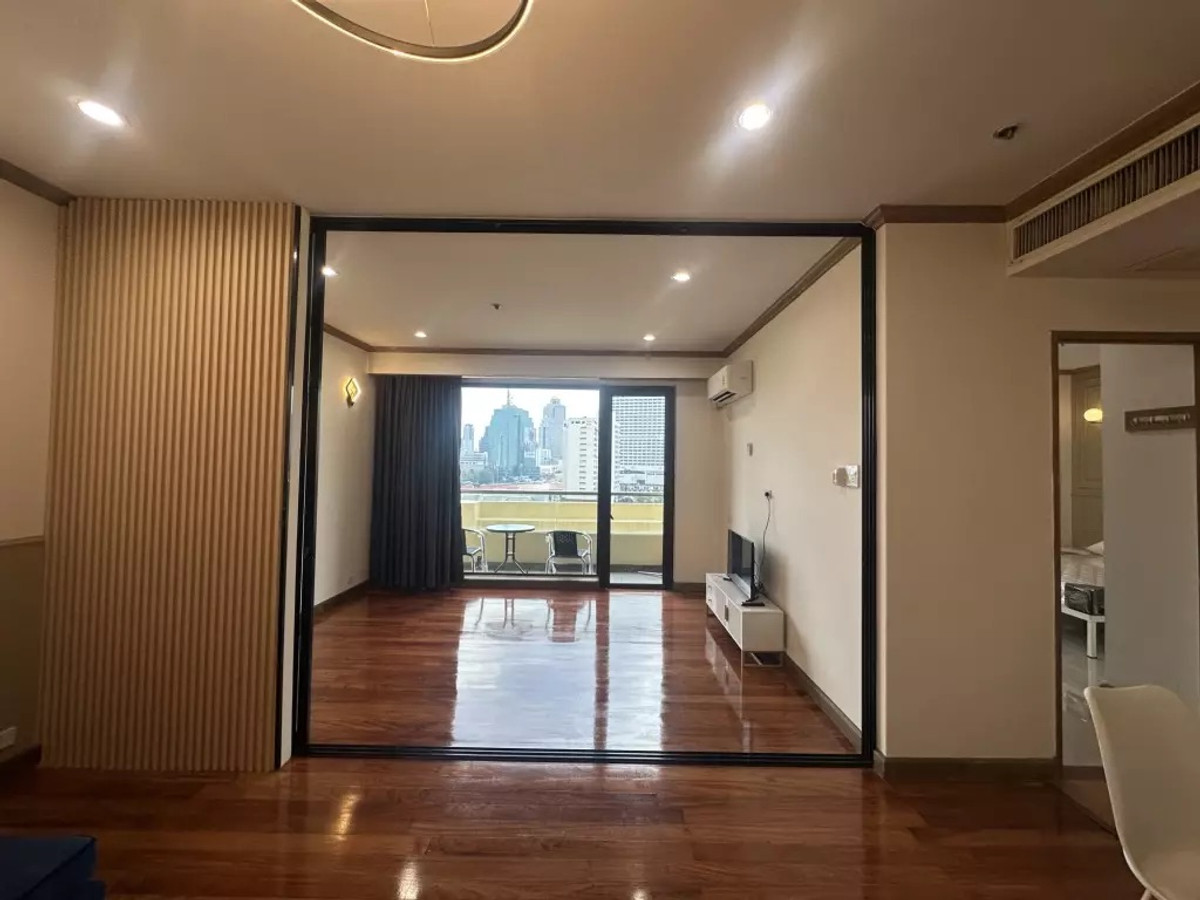 For SaleCondoWongwianyai, Charoennakor : 1 Bedroom 1 Bathroom 65 Sq.M. in Baan Chao Praya condo