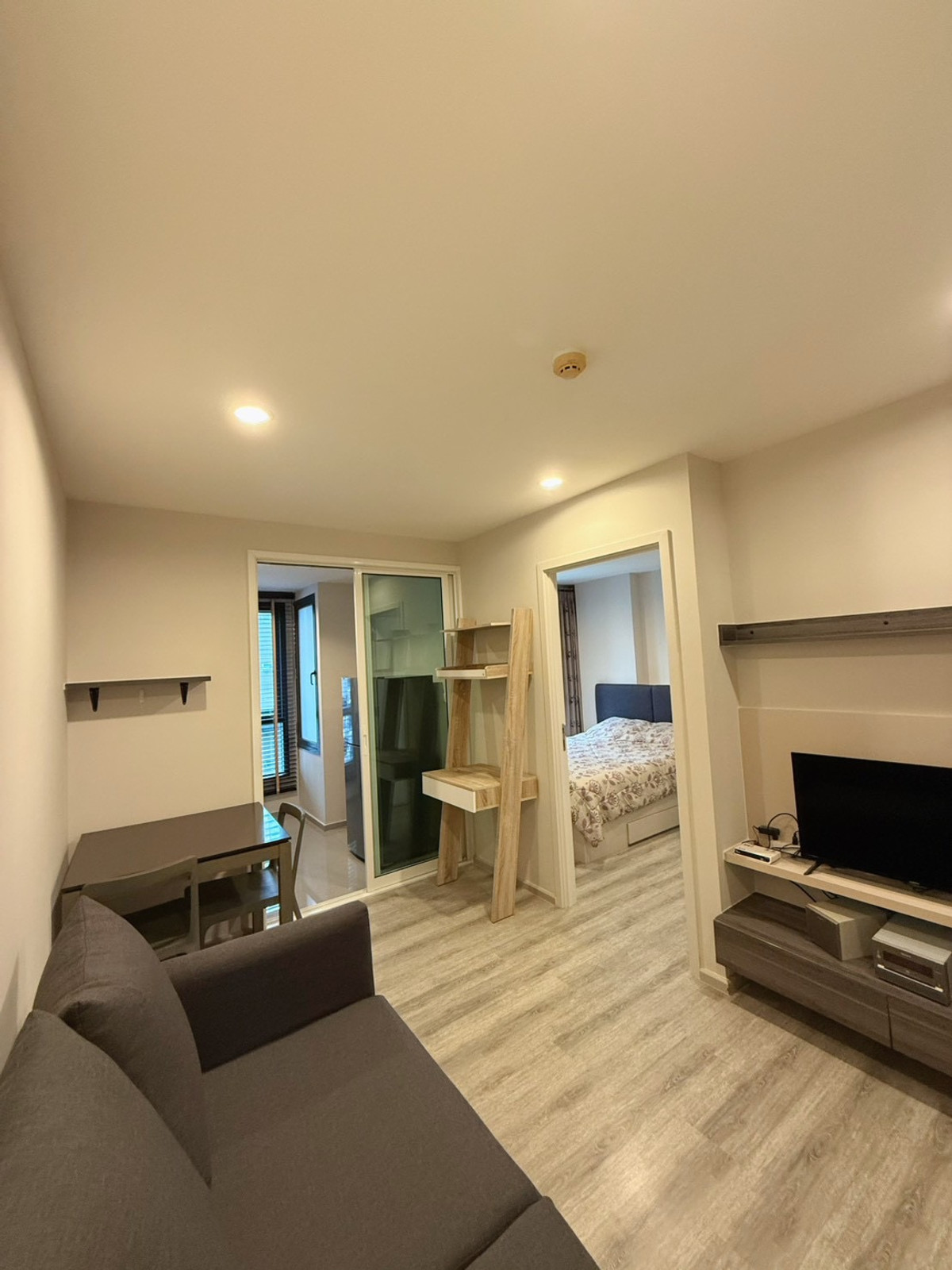 ให้เช่าคอนโดอารีย์ อนุสาวรีย์ : ให้เช่าห้องรีโนเวทใหม่ Centric Ari station 