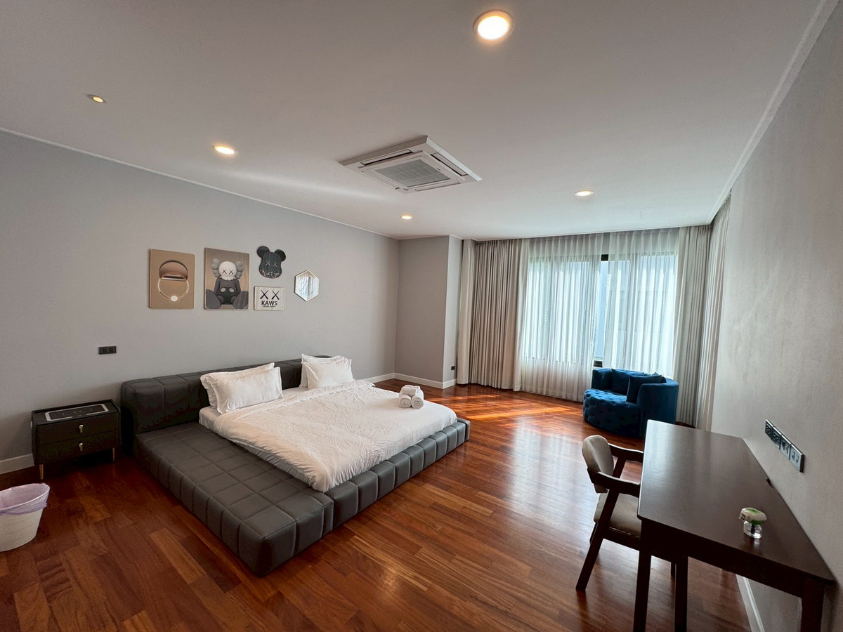 For RentHouseSukhumvit, Asoke, Thonglor : Luxury newly built house with 1,000 sq.m. of usable area, featuring a private swimming pool ** NO CO-AGENT ** 