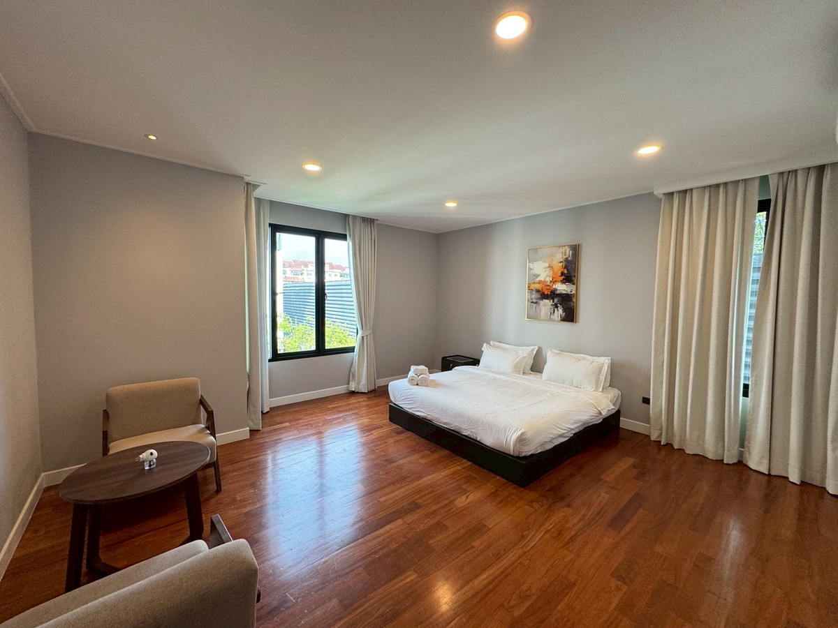 For RentHouseSukhumvit, Asoke, Thonglor : Luxury newly built house with 1,000 sq.m. of usable area, featuring a private swimming pool ** NO CO-AGENT ** 