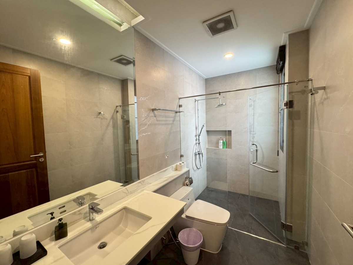 For RentHouseSukhumvit, Asoke, Thonglor : Luxury newly built house with 1,000 sq.m. of usable area, featuring a private swimming pool ** NO CO-AGENT ** 