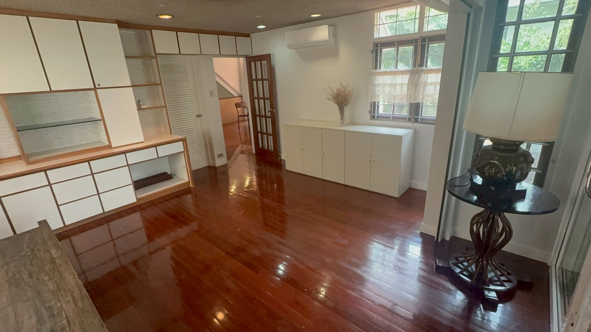 For RentHousePattanakan, Srinakarin : Large detached house, lots of space, quiet, private, next to the expressway, near Thonglor.