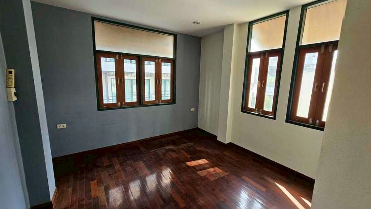 For RentHouseSukhumvit, Asoke, Thonglor : LTHC13964 – House for Rent | Sukhumvit 20 | 400 sqm | 7 Beds 4 Baths | Near BTS Asoke | 120K/Month | House for rent Sukhumvit 20