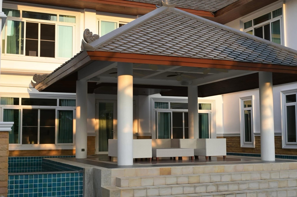 ขายบ้านพัทยา บางแสน ชลบุรี สัตหีบ : 🔥ขาย บ้านเดี่ยวหรู พัทยา เขาพระตำหนัก พร้อมสระว่ายน้ำ | 4 ห้องนอน 5 ห้องน้ำ | ใกล้หาดยินยอม ใกล้ทะเล | เหมาะอยู่อาศัย & ลงทุน | ที่ดินเกือบ 1 ไร่