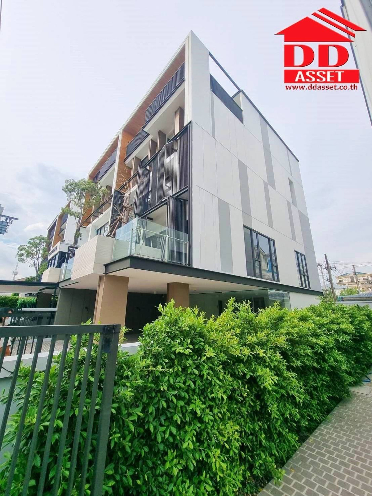 ขายโฮมออฟฟิศพระราม 9 เพชรบุรีตัดใหม่ RCA : For Sale The​ Element พระราม9​ โฮมออฟฟิศ 5 ชั้น มีลิฟต์​ ใกล้ The Nine พระราม 9 ใกล้แอร์พอร์ตลิ้ง​ สถานีหัวหมาก รหัส : H8153