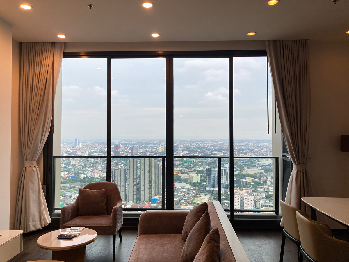 For RentCondoOnnut, Udomsuk : Condo for Rent Whizdom Essence Monthly 100,000 THB.