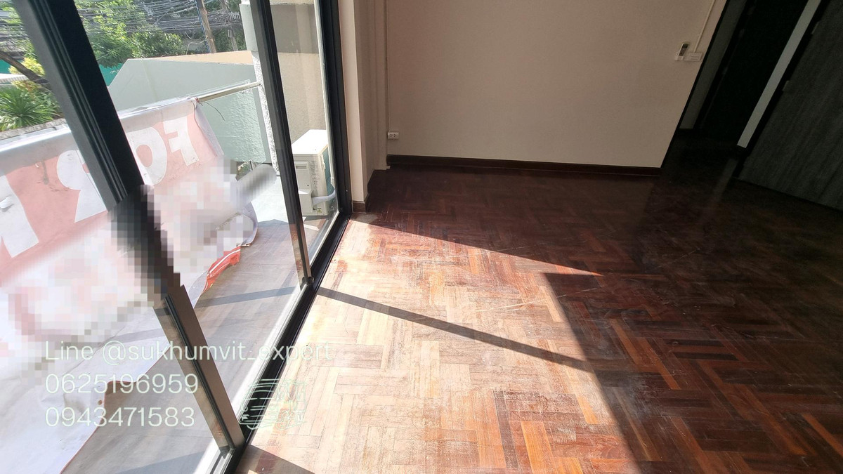 For RentHome OfficeSukhumvit, Asoke, Thonglor : For Rent: Large Building, Total Area 300 sq.m., 2 BuildingsSuitable for showroom, studio, restaurant, office, and various types of businesses